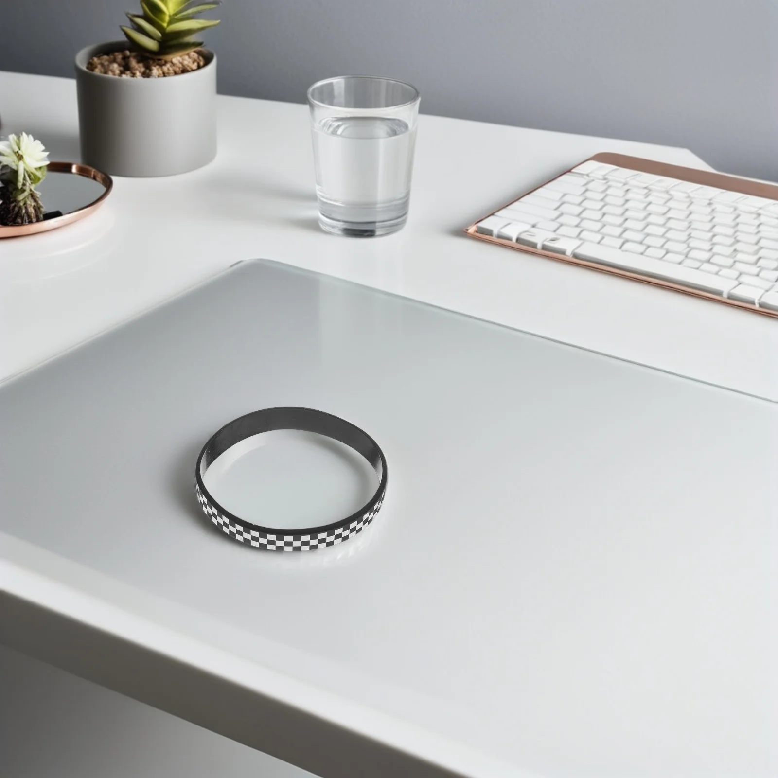 

40 шт., черно-белые клетчатые браслеты, силиконовая резина, гоночная тема, спортивные аксессуары для вечеринок, гоночный автомобиль, вентилятор, классная комната