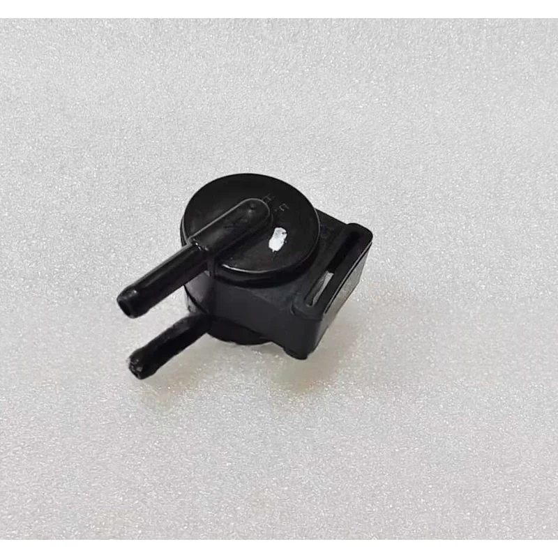 Fuel Tank Tilt Check Valve For QJMOTOR QJ600GS-3D SRK600 SRK550 SRK400 SRK350 Motorcycle Anti-overflow One Way Vent Valve