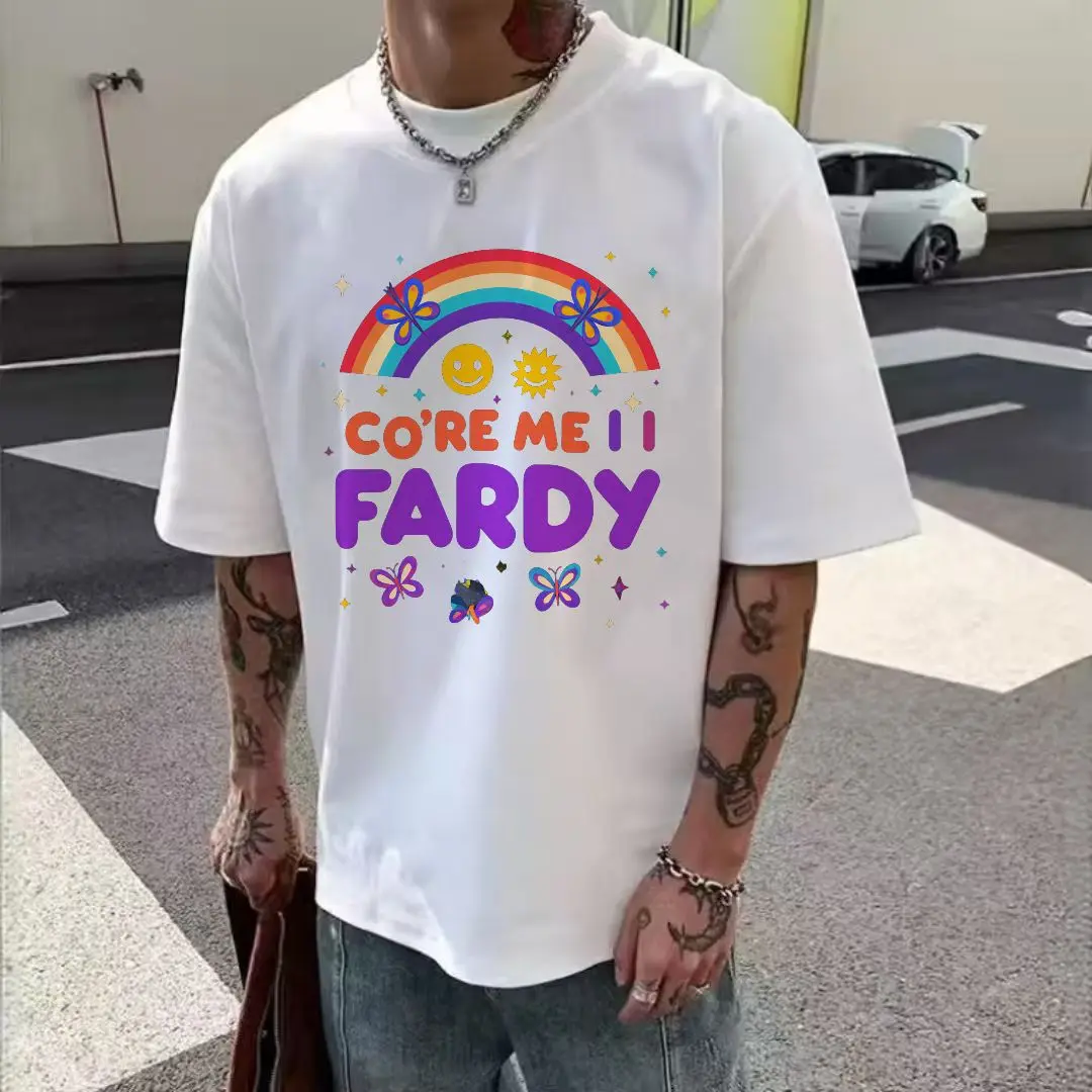 تي شيرت برسومات ملونة برقبة دائرية - وجه مبتسم أبيض بألوان قوس قزح ونص 'CO'RE ME I I FARDY' مع ديكور نجوم زهور الفراشة، P #6