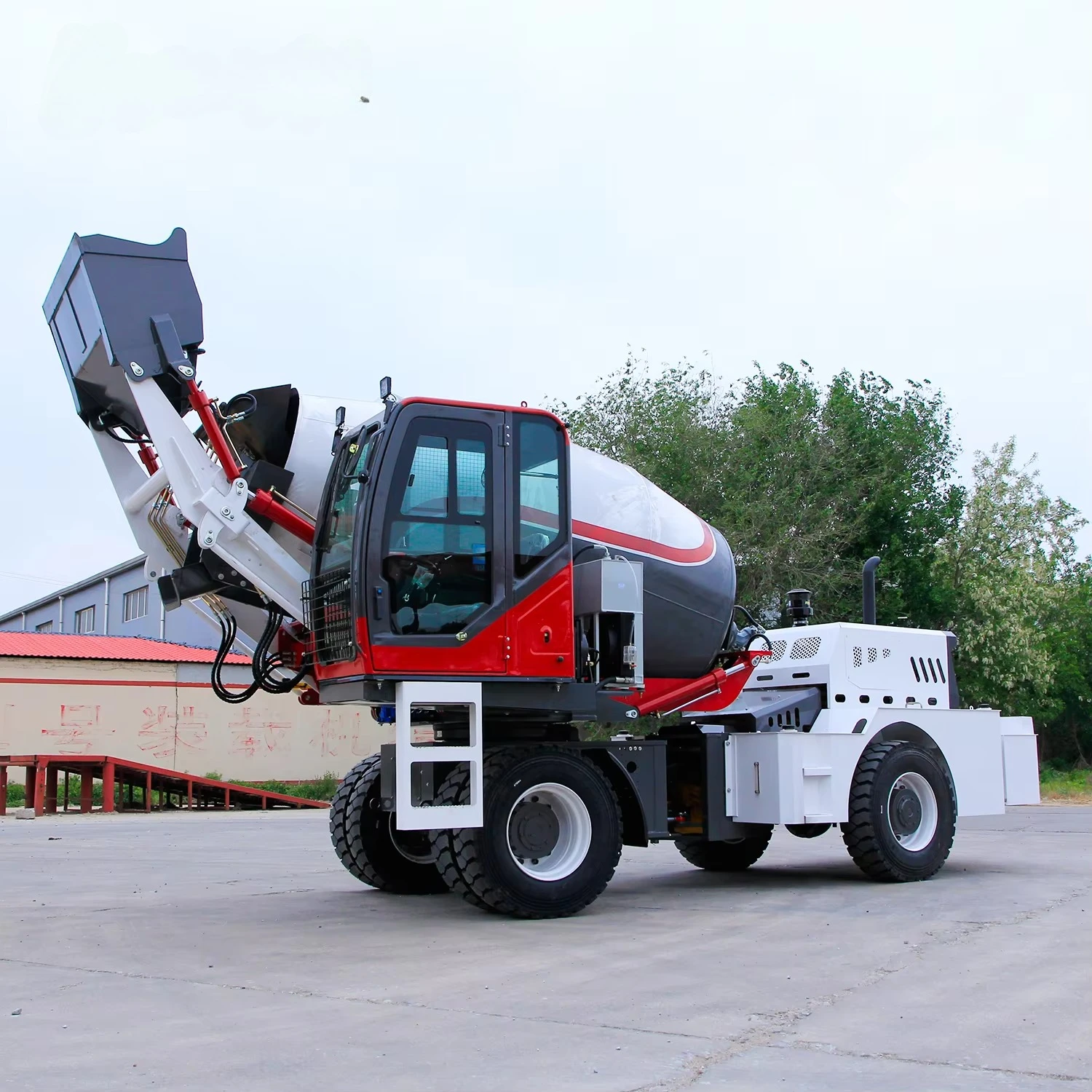 New Self-Loading Concrete Mixer Truck High Out Self Loading Concrete Mixer Truck