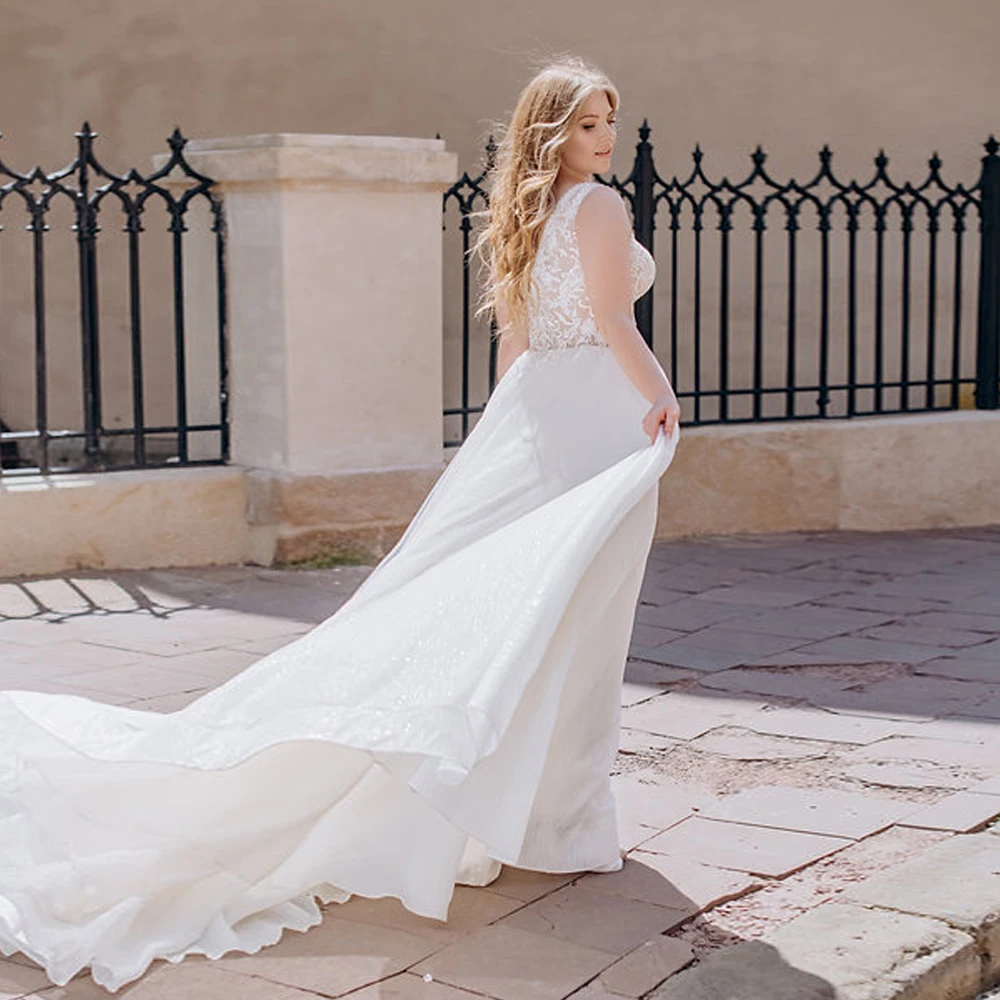 Plus Size Ivory Wedding Dresses Oversize V Neck A-Line Bride Gowns Modern Sleeveless Button Back Sweep Train Robe De Mariee New