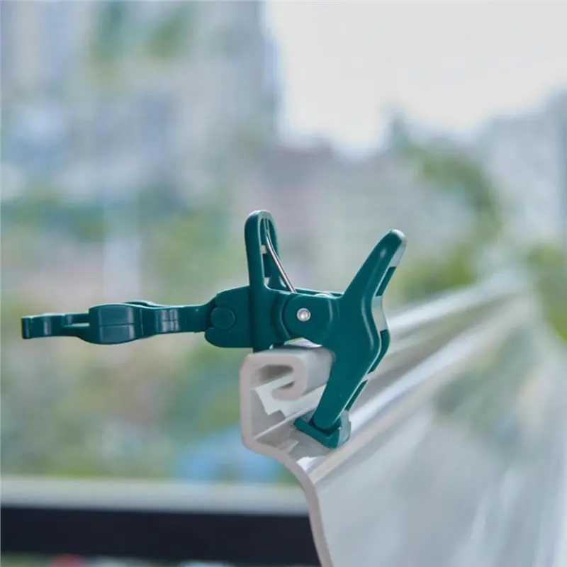 

ELEG-Adjustable Quick Mount Clip 100-Pack For E12, E17 Outdoor Christmas Light Shingle, Gutter Installation