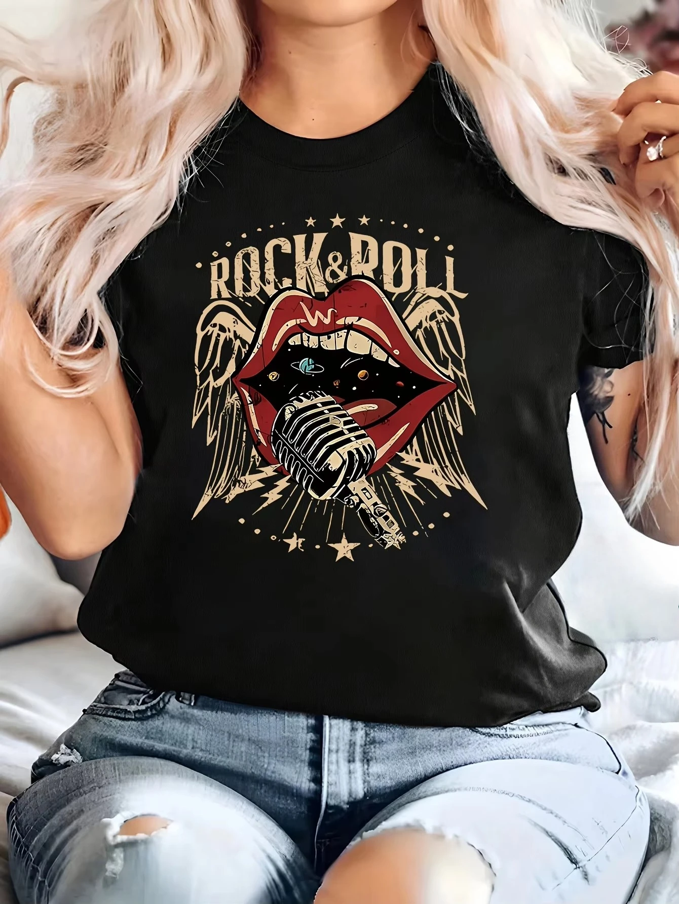 Unisex T‑shirt Vintage Rock Roll Lips Microphone Graphic Tee Crew Neck Short Sleeve Retro Music Distressed Illustration Top
