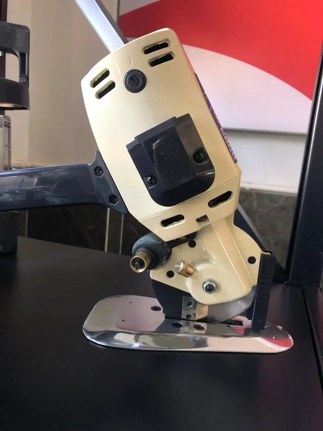 Dua Set Mesin Pemotong Pisau Bulat Otomatis