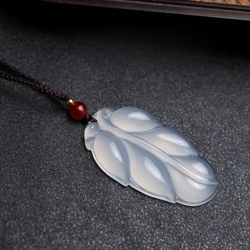 Natural Agate and Chalcedony Pendant, Men and Women's Romantic Gold Branch and Jade Leaf Pendant Necklace, Exquisite and High