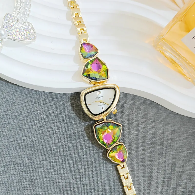 ساعة نسائية ذات شكل غير منتظم كبيرة متألقة على شكل خاص من حجر الراين بنمط شمسي بسيط ساعة كوارتز طليعية عصرية
