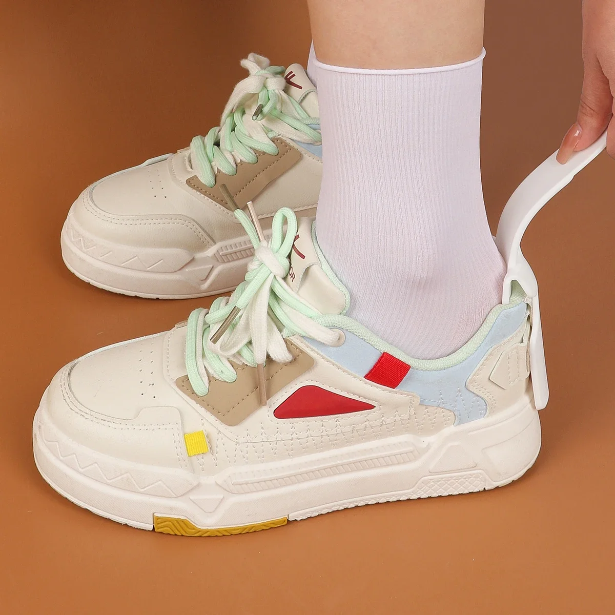 2 Teile/satz Faul Schuhlöffel Kunststoff Bunte Unisex Tragen Schuh Helfer Einfach An- Und Aus Schuh Robuste Schlaf-Hilfe-Tool Schuh Zubehör – Detail 1