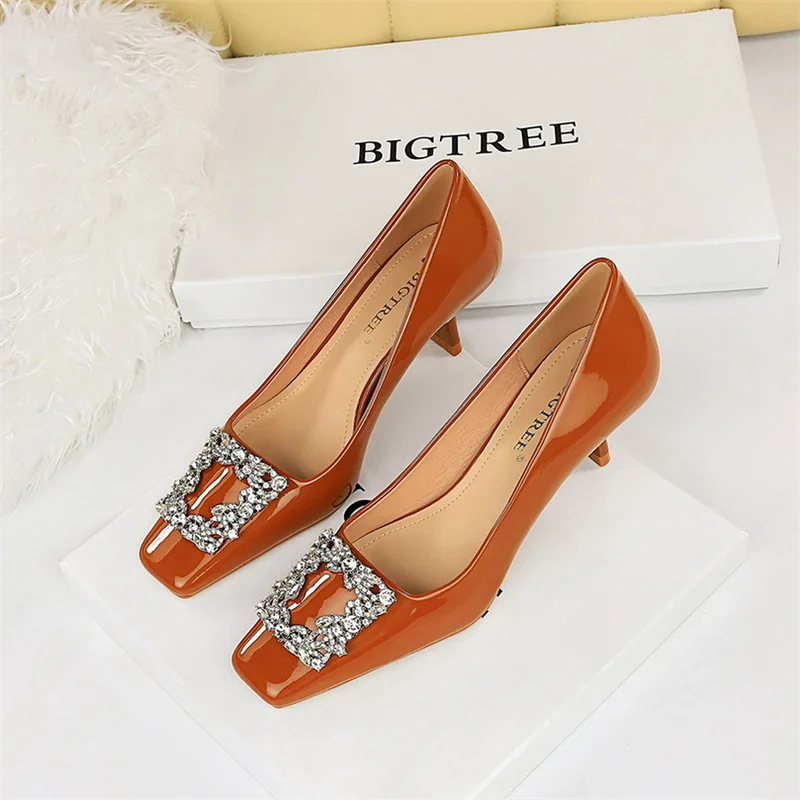 

2024 Shiny Metal Rhinestone Decor High Heels Women's Classics Patent Leather Square Head Thin Heel Party Single Shoes