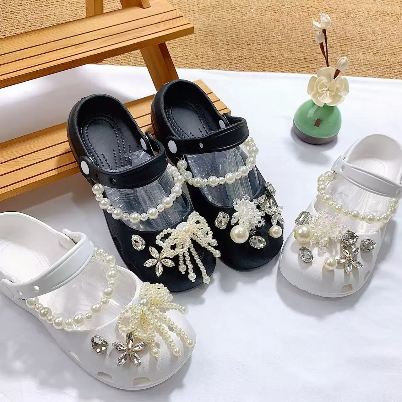 Mary Jane Clogs for Women with Pearl Shoulder Chain, Tassel Bow, Sparkling Rhinestones, Large Pearl Shoe Decoration, Detachable Accessories, Ballet Clogs, Slip-On Closed-Toe Sandals