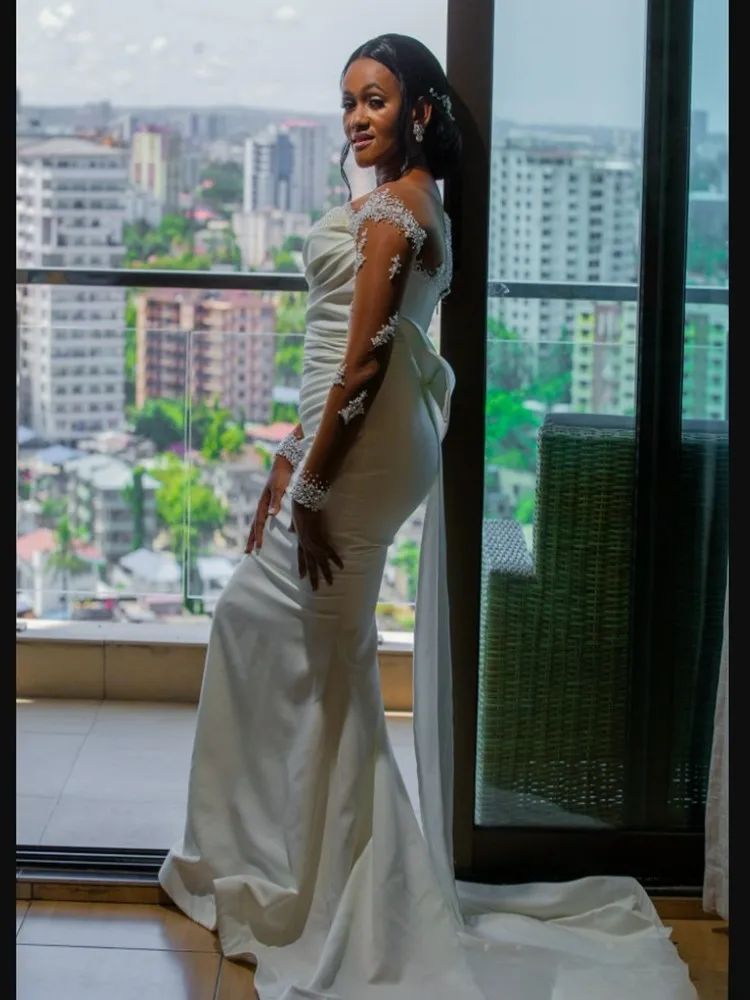 ที่กําหนดเอง SHEER คอ Sparkly ไข่มุกลูกปัดเงือกชุดแต่งงาน Robe Mariée แขนยาวแอฟริกันประเทศชุดเจ้าสาว