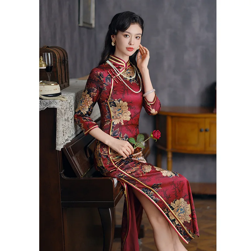 

Высококачественное красное платье Ципао из натурального шелка высокого класса с длинным весенне-осенним китайским рукавом