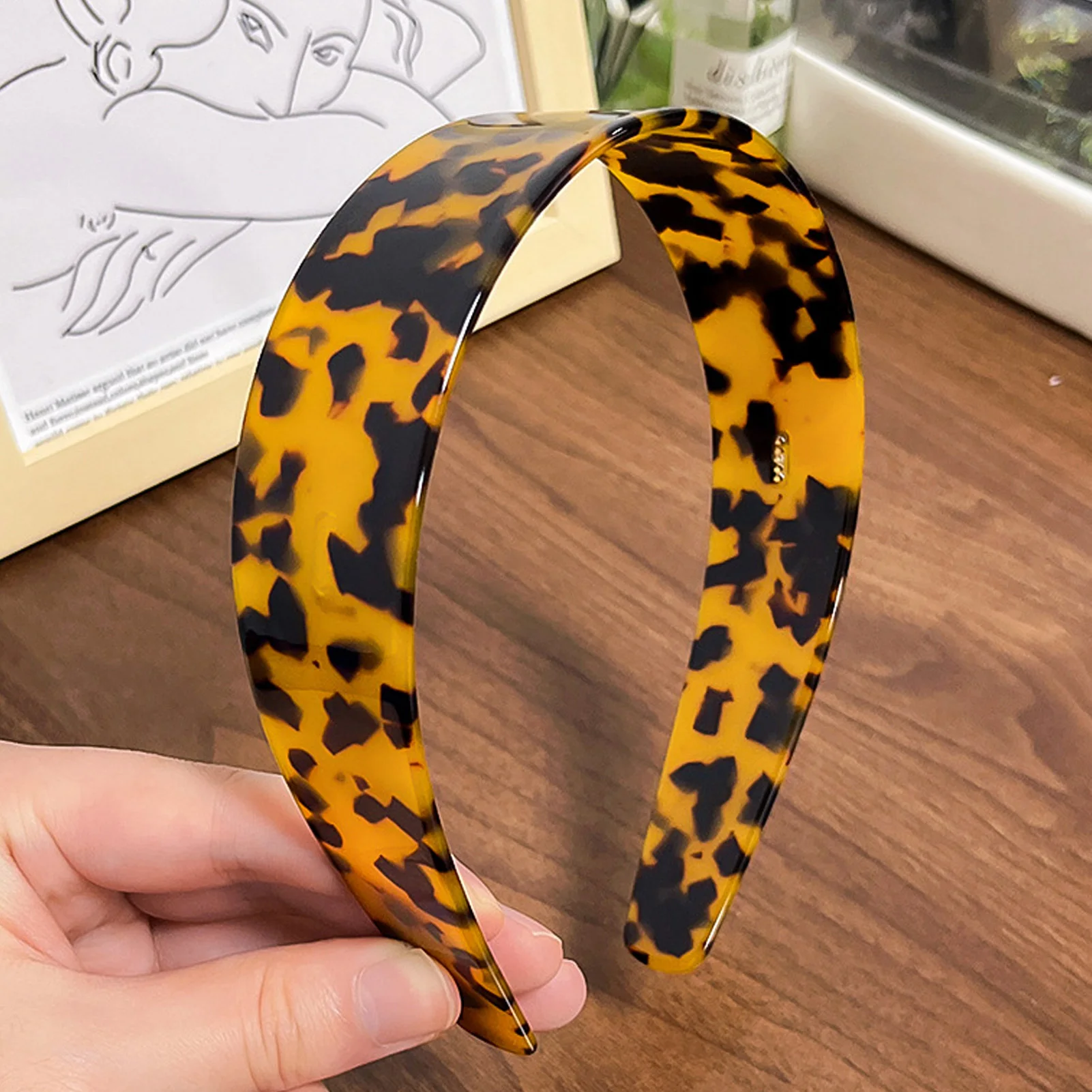 

Women Wide Headband Non Slip Hair Band French Style Acetate Material