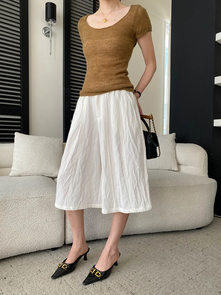 Sommerliche Damen-Freizeithose in einfarbigem Design mit lockerem Schnitt und hohem Bund und weitem Bein. – Detail 20