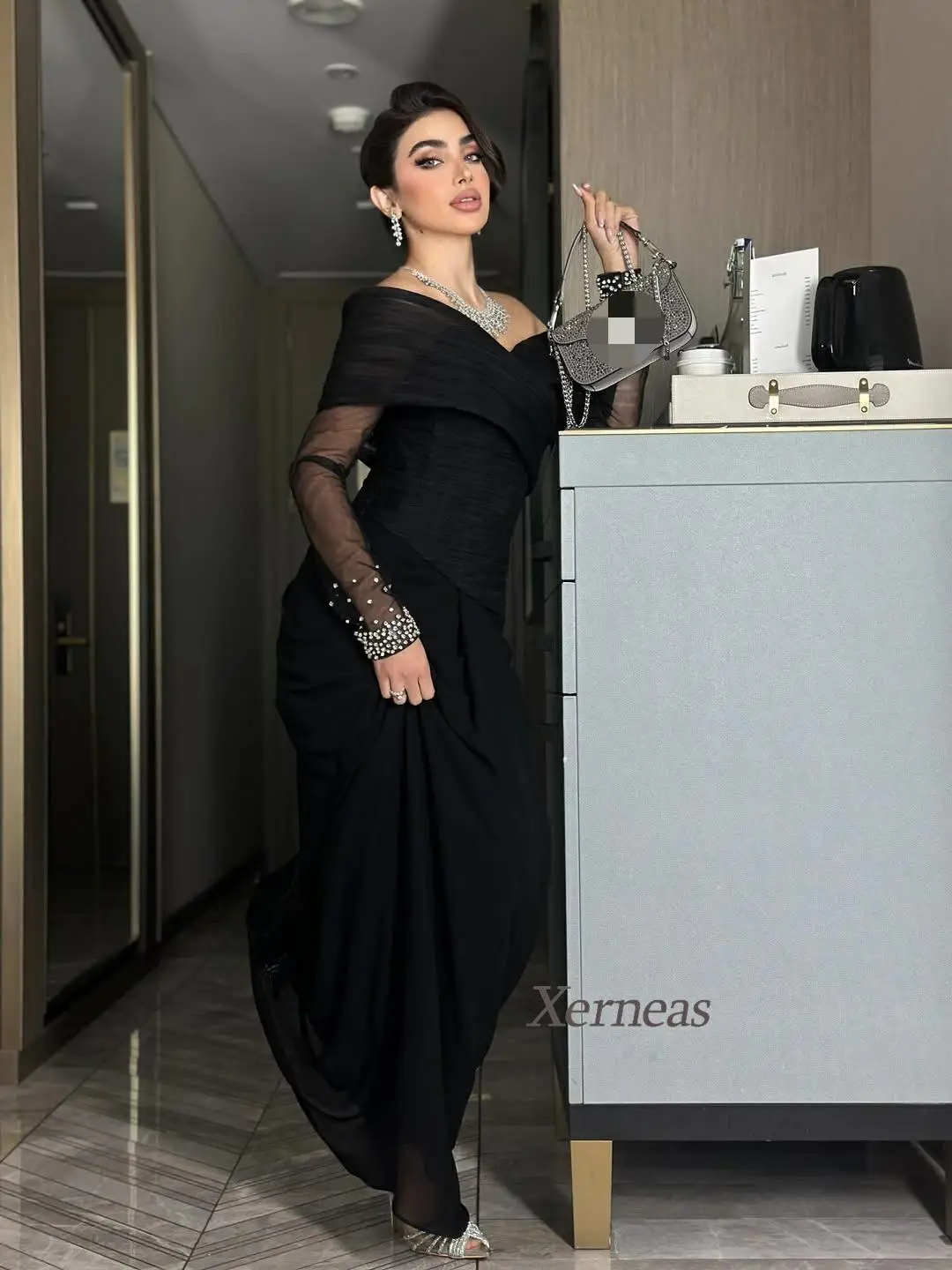 カスタムクリスタルエレガントイブニングドレスラグジュアリー2025オフショルダーページェントパーティードレス女性用プリーツプロムガウンロング