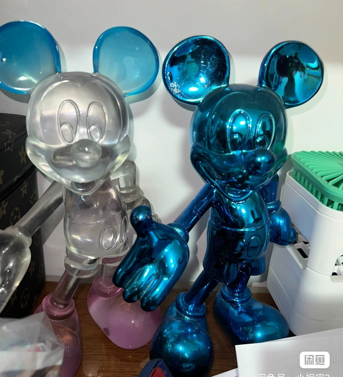 

29cm Disney Mickey Mouse Figure Resin Welcome Posture Action Figurines Anime Cartoon Mickey Model Statue Kids Ornament Gift