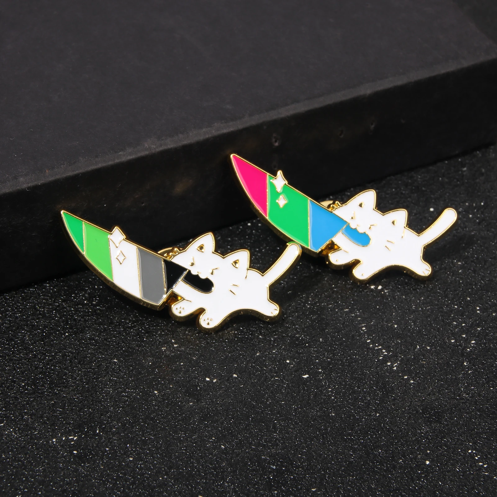 سكين فخر القط الفن شارة معدنية للرجال والنساء ، لطيف الكرتون دبوس القط ، بروش ، اكسسوارات الموضة ، هدية المجوهرات