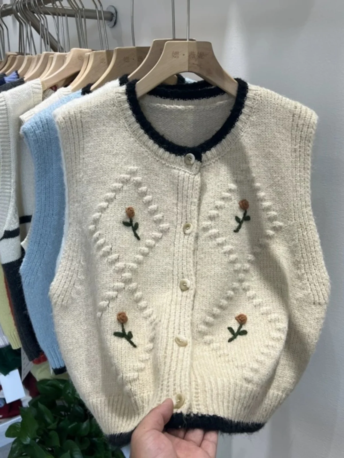 Hand Knitted Loose Women's Vest Spring 2025 New Style Open Cardigan Sweater Outerwear Floral Pattern round Neck Single Button