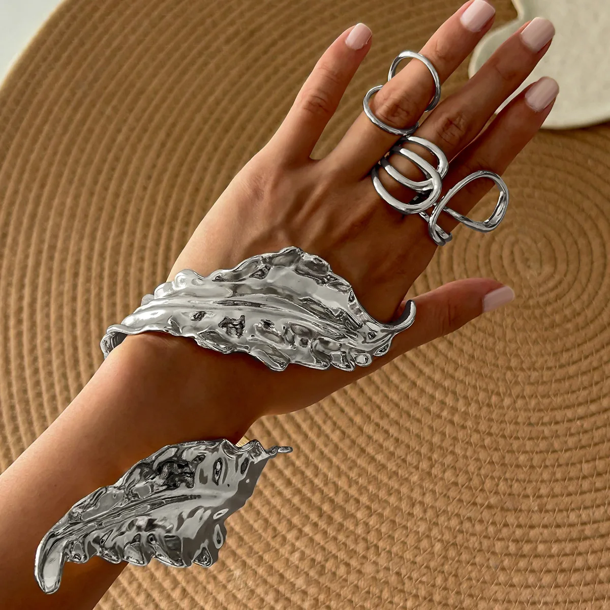 DIEZI Luxury Gold Color Metal Leaves Cuff Bangles for Women Men Exaggerated Punk Geometric Wrap Bangle Bracelet Party Jewelry