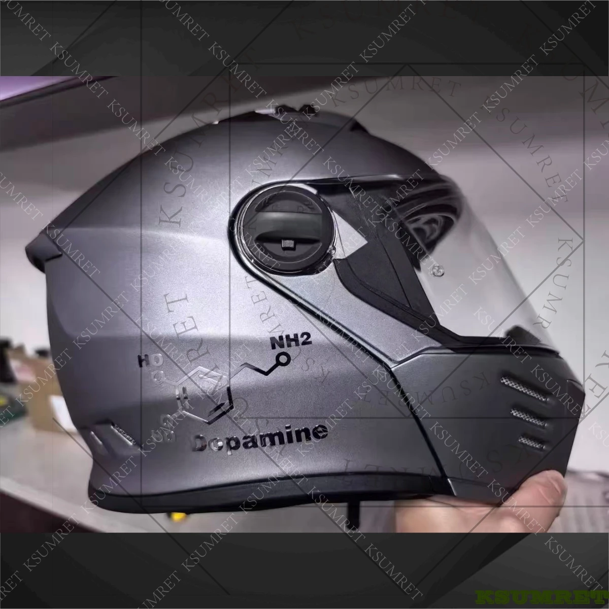 

Молекулярная формула дофамина: возбуждение и страсть. Персонализированные наклейки для автомобилей, электроники, сумок, батарей.