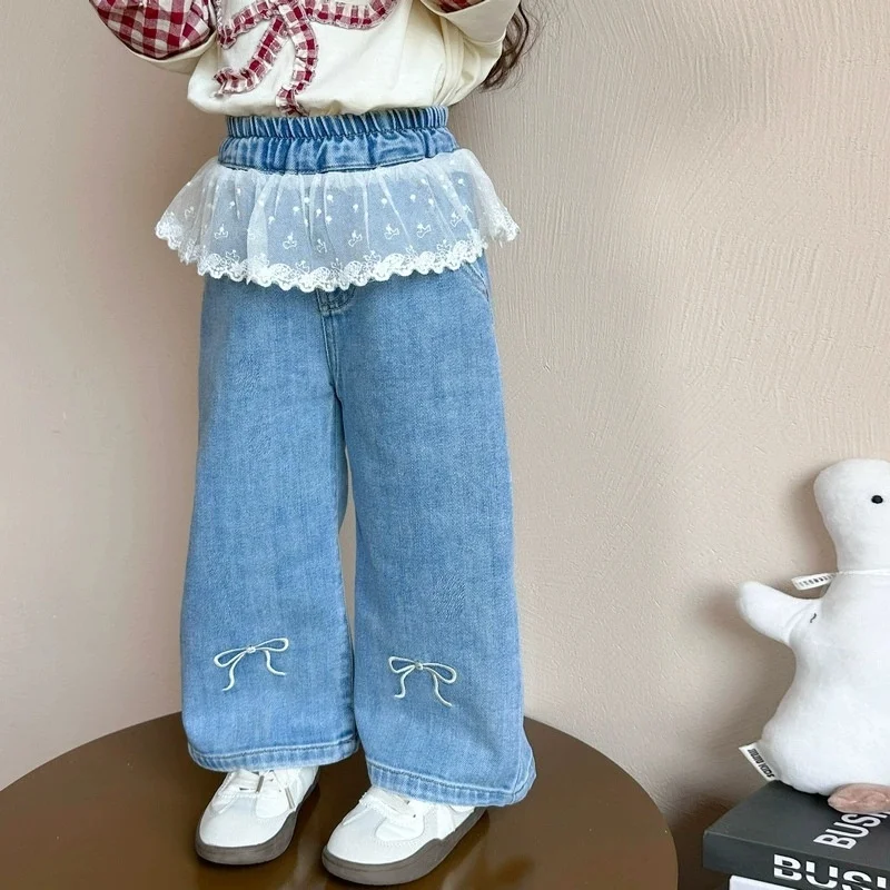 

Детские джинсы для девочек 2026 года: весенние синие джинсы с кружевом и широкими штанинами