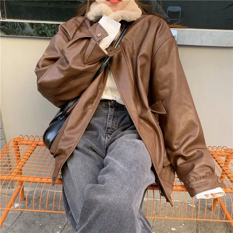 Womens Winter PU  Fur Collar Leather Jacket Thick Fleece Zipper Retro Fur Integrated Motorcycle Top windproof keep warm jacket