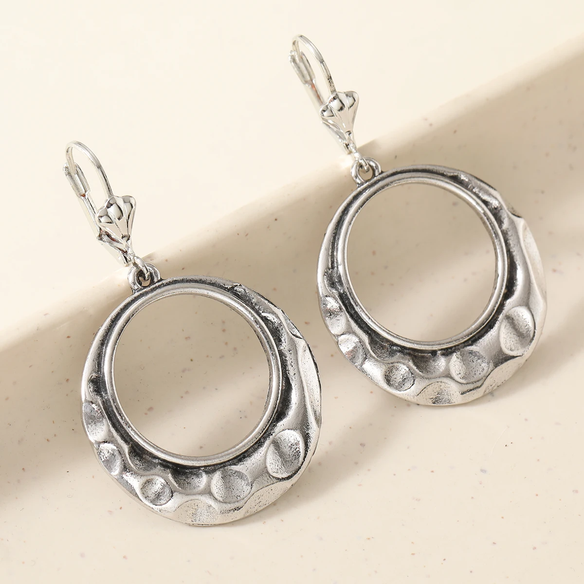 Bohemian Vintage Distressed Hammered Circular Earrings for Ladies, Suitable for Daily Wear, Casual Outings and Parties.