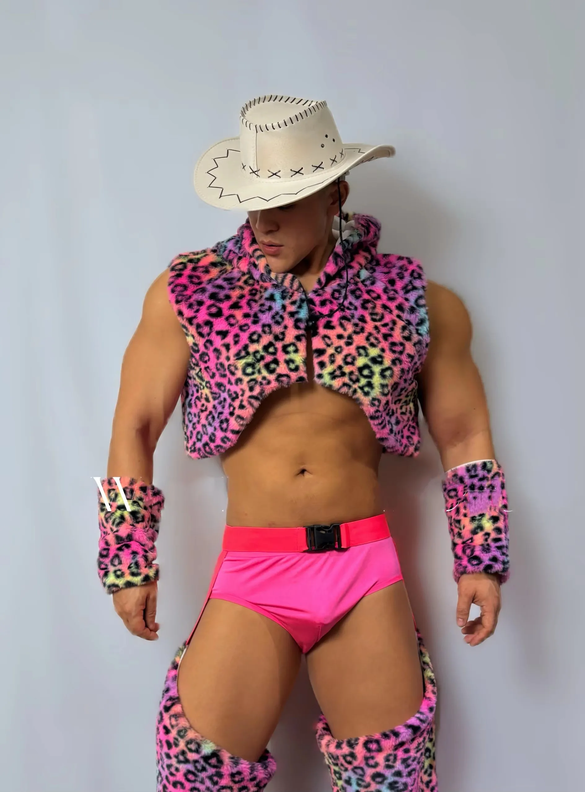 الوردي فو الفراء سترة السراويل جوفاء القوطية نمط الرجال ملهى ليلي أداء الحفلات طقم ملابس ملهى ليلي المغني تظهر المرحلة ارتداء