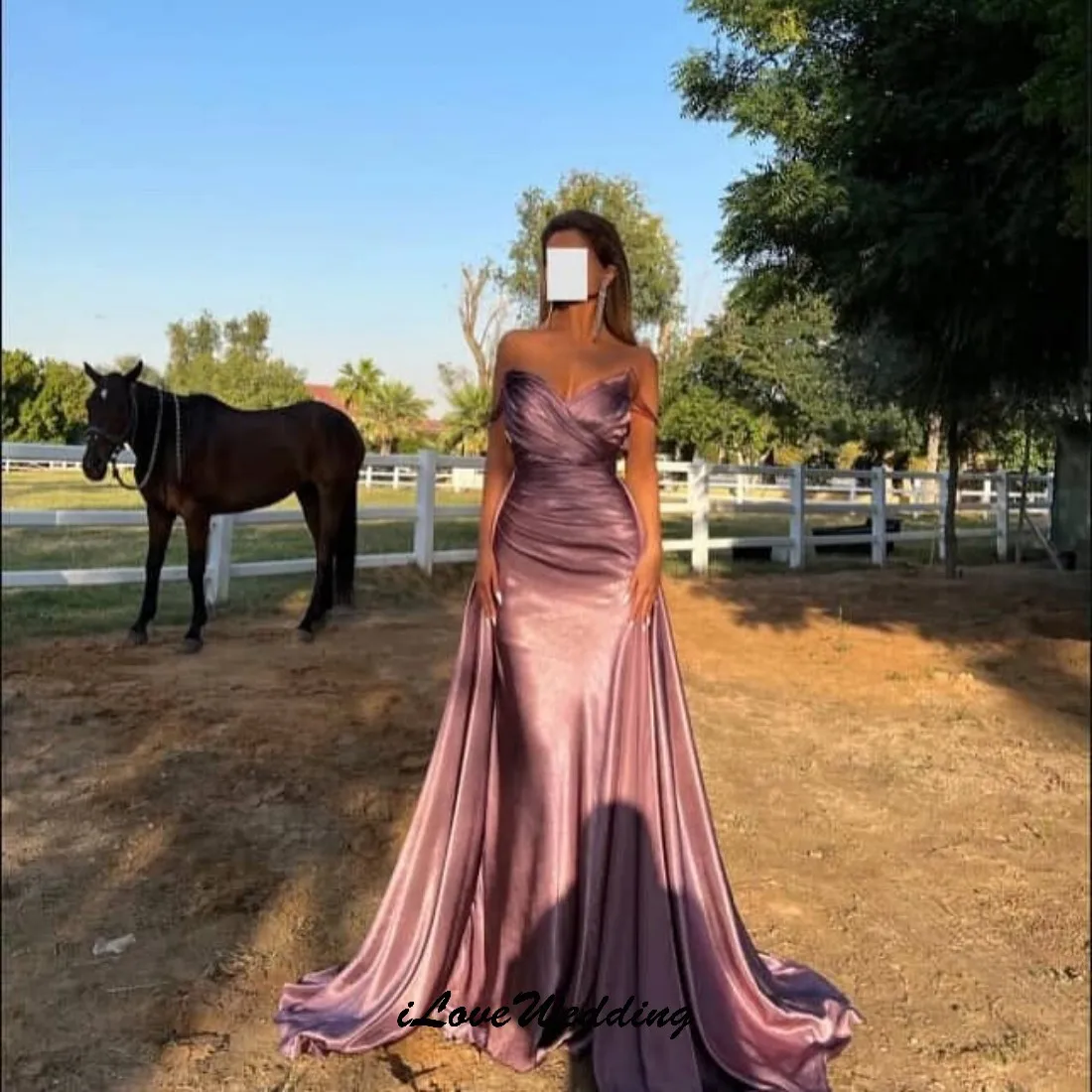 فساتين سهرة أرجوانية مخصصة على شكل حرف v 2025 ساتان أنيق على شكل حرف a للحفلات الراقصة فساتين رسمية سويب تراين مطوي فستان حفلات نسائي