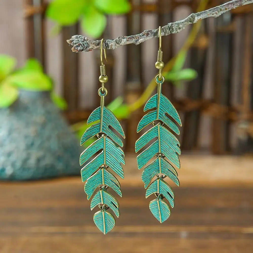 Retro Metal Dangle Earrings Vintage Hong Kong Style Alloy Material Boho Earrings Royal Court Design Fine Electroplating