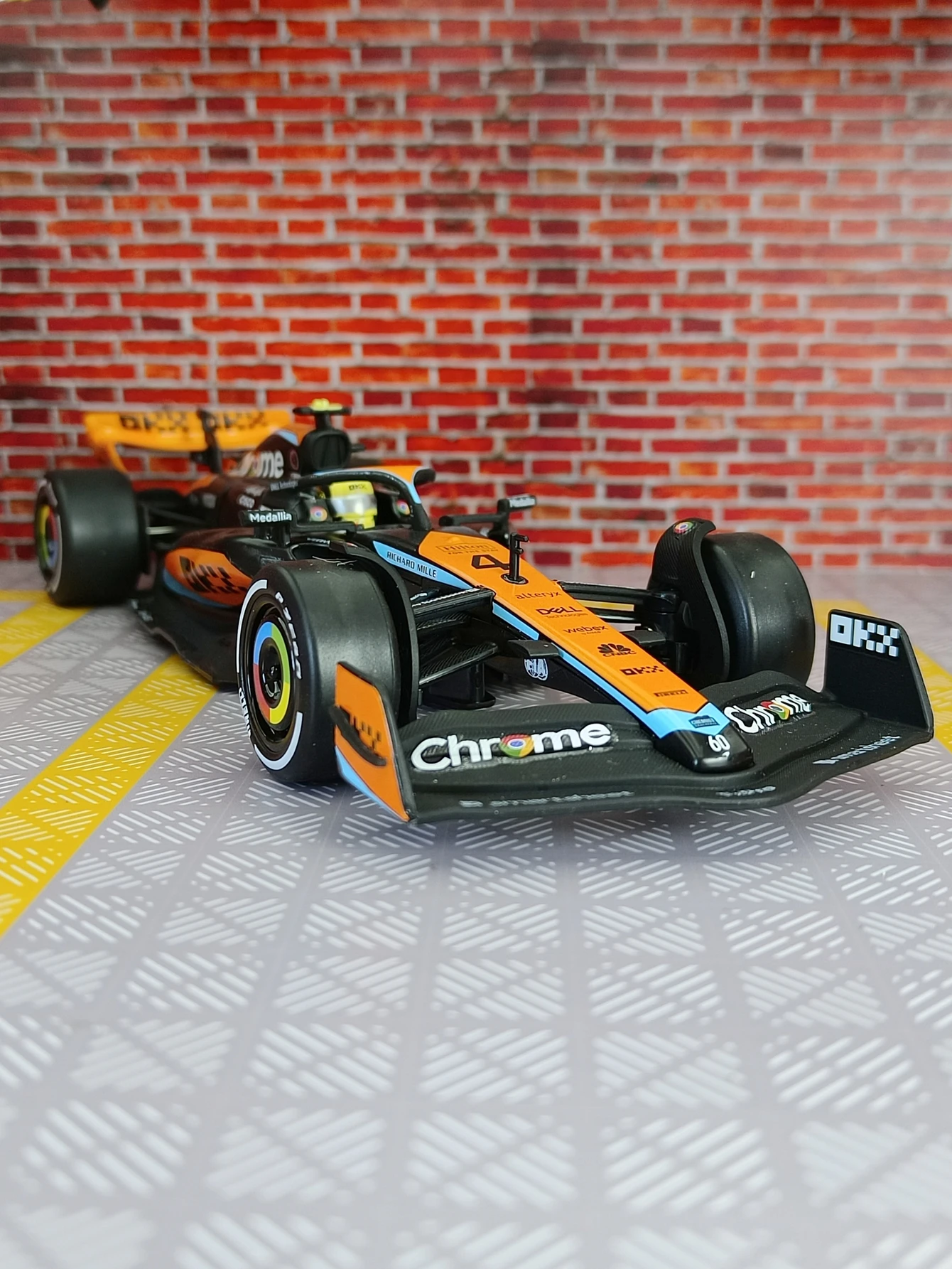 1:24 McLaren MCL60 F1 Miniaturautos, Legierung, Spielzeug, Druckgussmodelle, Räder können gedreht werden, rollender, verschiebbarer Sportwagen, Jungen, Festival-Geschenke