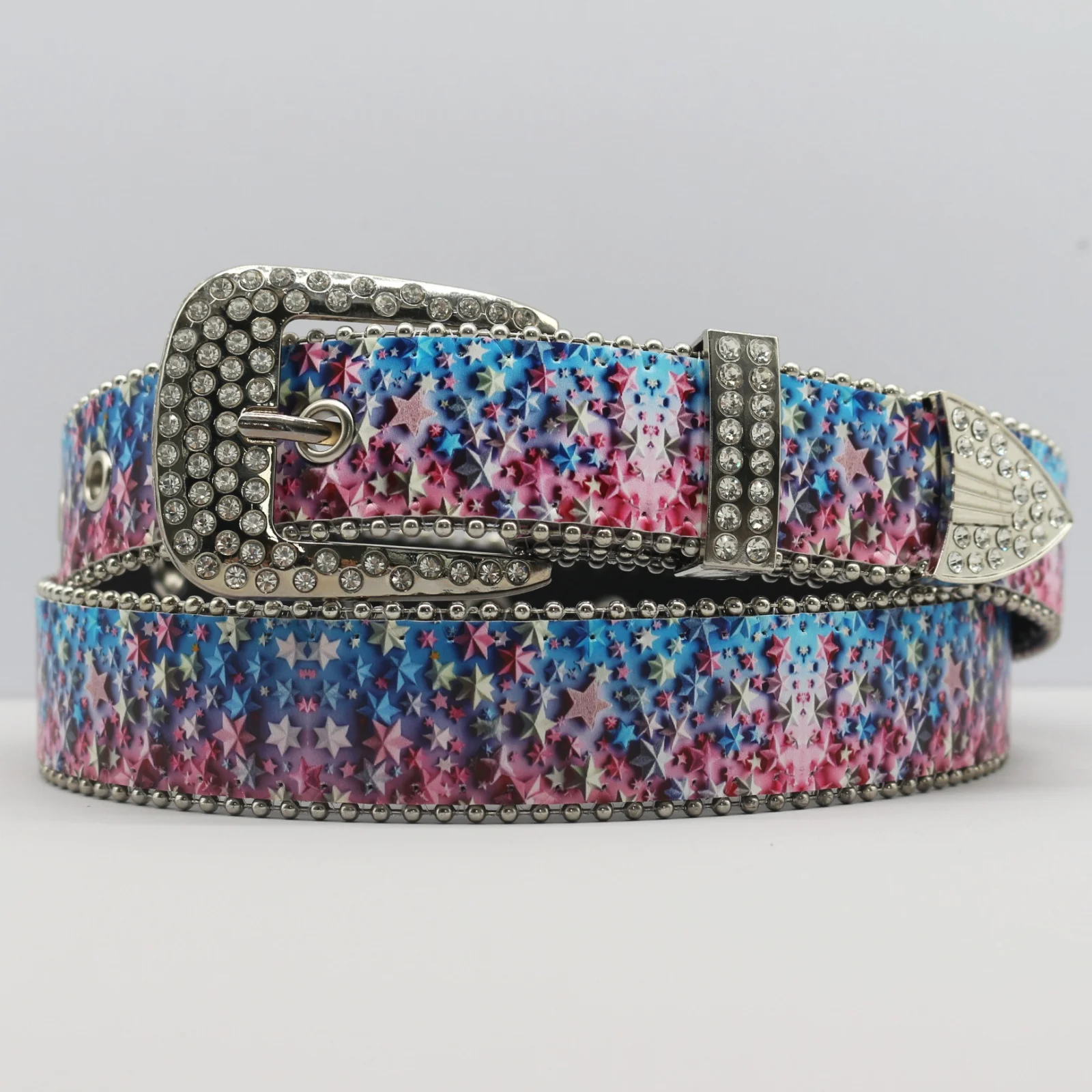 

Ремень со стразами и рисунком Lucky Star, стильный и универсальный ремень y2k с принтом в стиле панк-хип-хоп, ремень с игольной пряжкой из искусственной кожи.