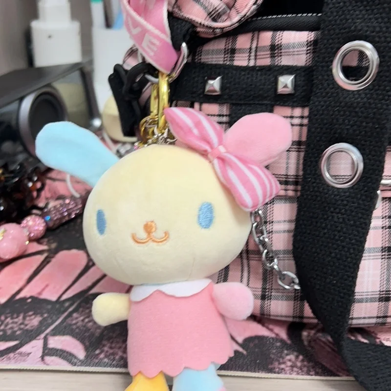 Pluszak Sanrio Usahana z kokardą, różowa spódniczka, breloczek, zawieszka do plecaka, torby do pracy, etui na telefon, ozdoba na klucze, prezent