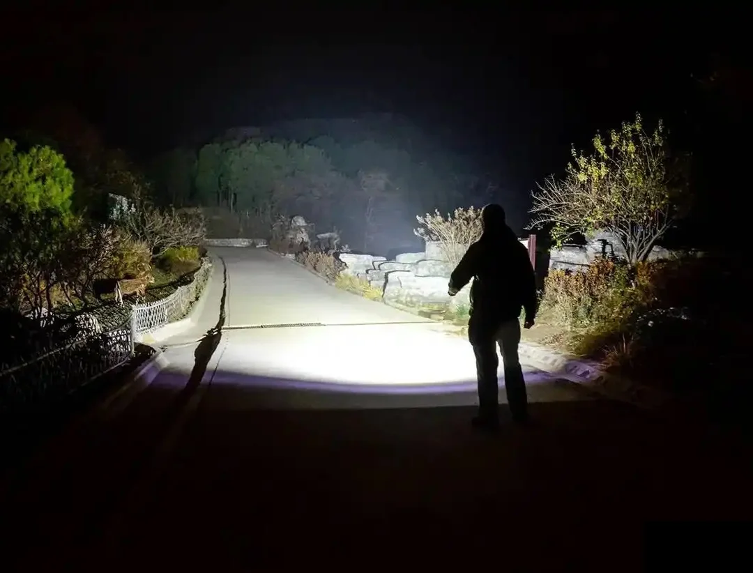 Klarus Ultra Bright LED Flashlight 4200LM Type-C Fast Charging Rechargeable Torchlight with 5000mal Battery for Outdoor Hiking