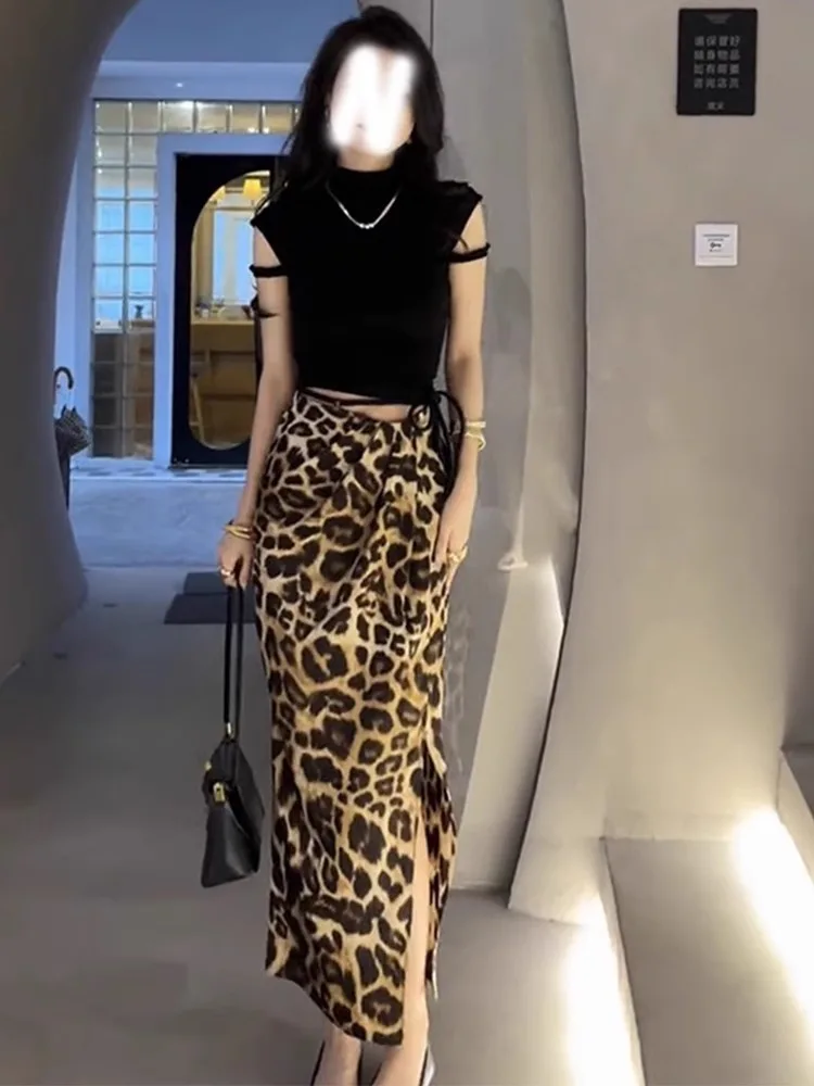 

2026 New Hollow out Design High Waist Leopard Print Halter Neck Women's Fashion Set Short Sleeve round Neck Polyester Skirt