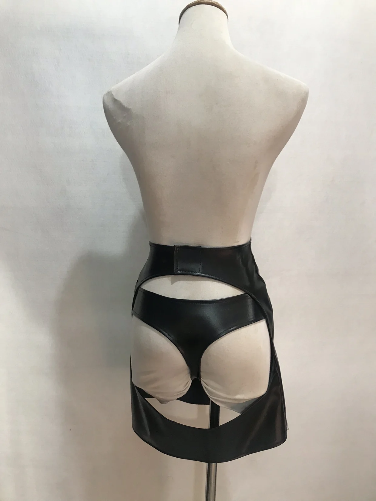 Preto couro do plutônio oco para fora nádegas mini saia sexy boate feminino dj dançarino festa mostrar palco traje briefs conjunto de saia de couro