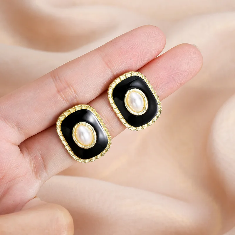 Black Enamel Oil Golden Color Metal Square Stud Earrings for Women Vintage Oval Imitation Pearl Earrings Party Trendy Jewelry