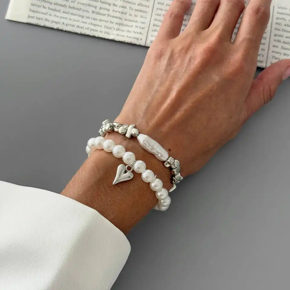 2Pcs/Set Elegant Imitation Pearl Bracelet for Women Bohemian Elastic Rope Chain Bracelet with Heart Pendant Jewelry Gift - 3