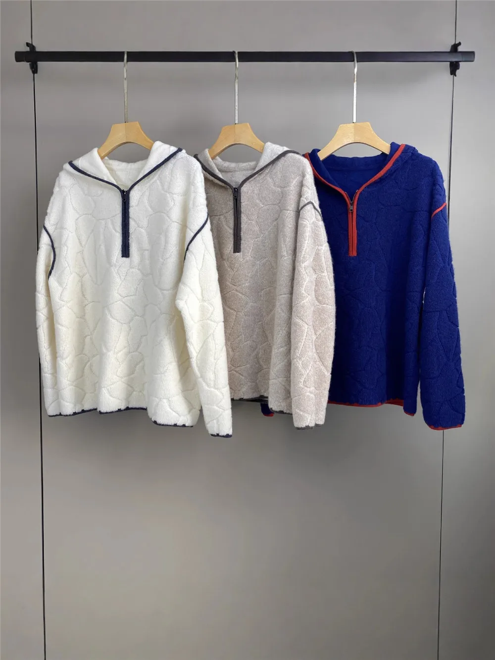 

Женский осенне-зимний новый контрастный шерстяной кашемировый вязаный повседневный теплый пуловер с капюшоном и полумолнией