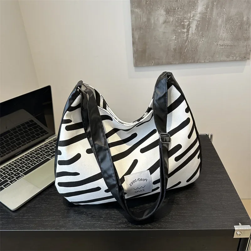 Zebra-Muster-Leinentasche für Damen, neue Mode, kontrastfarbene Umhängetasche, Nischendesign, große Kapazität, Umhängetasche, Flut