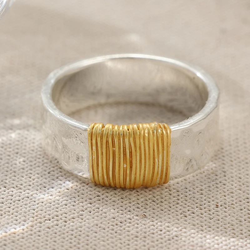 Vintage Minimalist Two Tone Band Ring for Women Gothic Punk Style Unisex Ring Daily Wear Parties Fashion Accessory