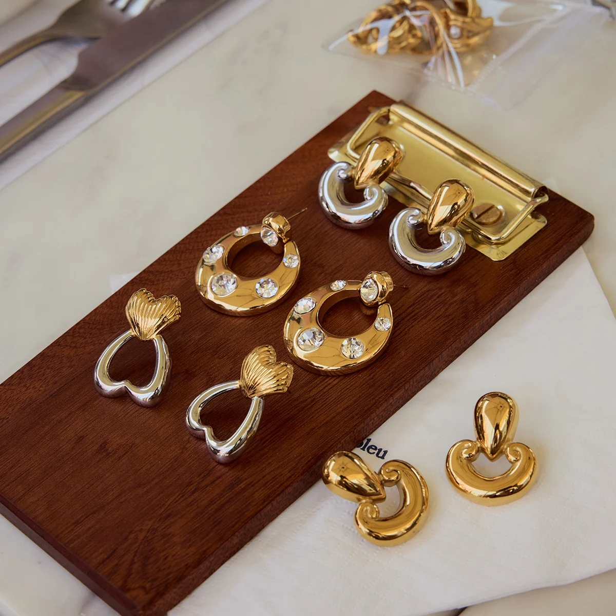 

AIKOER Fashion 18K Gold Color Plated Stainless Steel Northern Lights Knockers in Clear Zirconia Door Handle Earrings Women's Acc