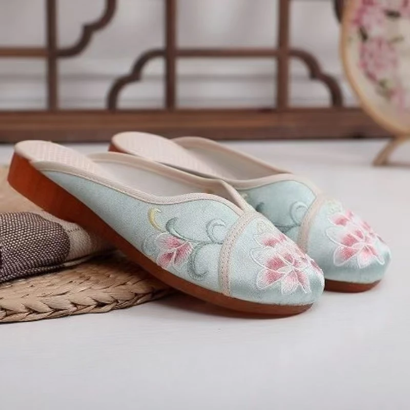 2024 Women's Chinese Traditional Flat Sole Embroidered Floarl Slipper Soft Sole Non Slip Round Toe Ethnic Style Canvas Slippers