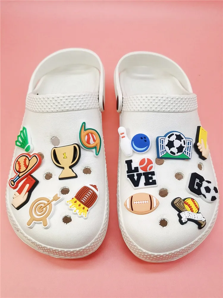 Kawaii Football Tennis sport ciondoli per scarpe in PVC scarpe da giardino accessori fai da te zoccoli scarpe decorazioni con fibbia regali per