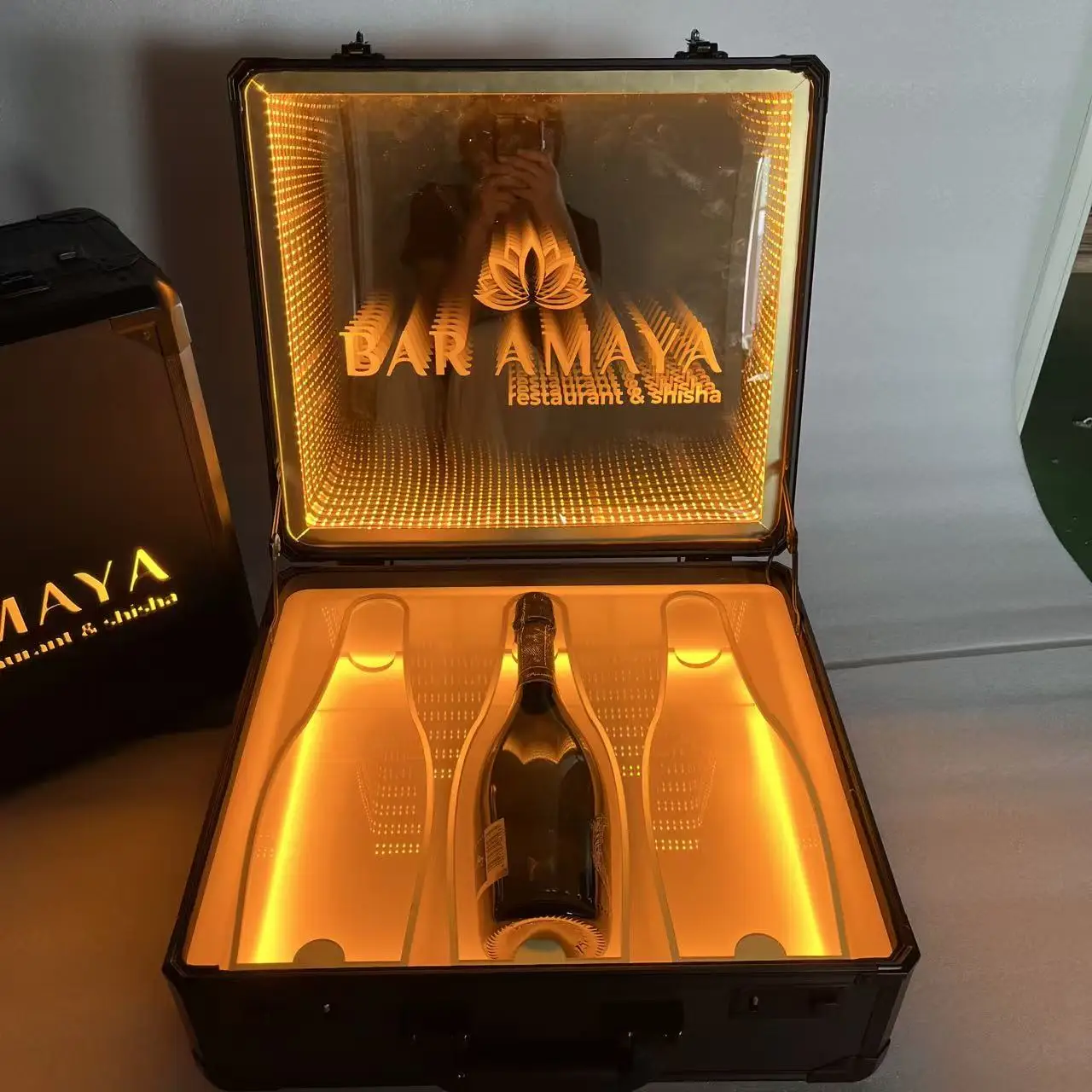 3 Bottles Infinity Mirror LED Champagne Case Custom Logo Rechargeable Glowing Wine Bottle Carrier Box Nightclub Bar KTV VIP Bott