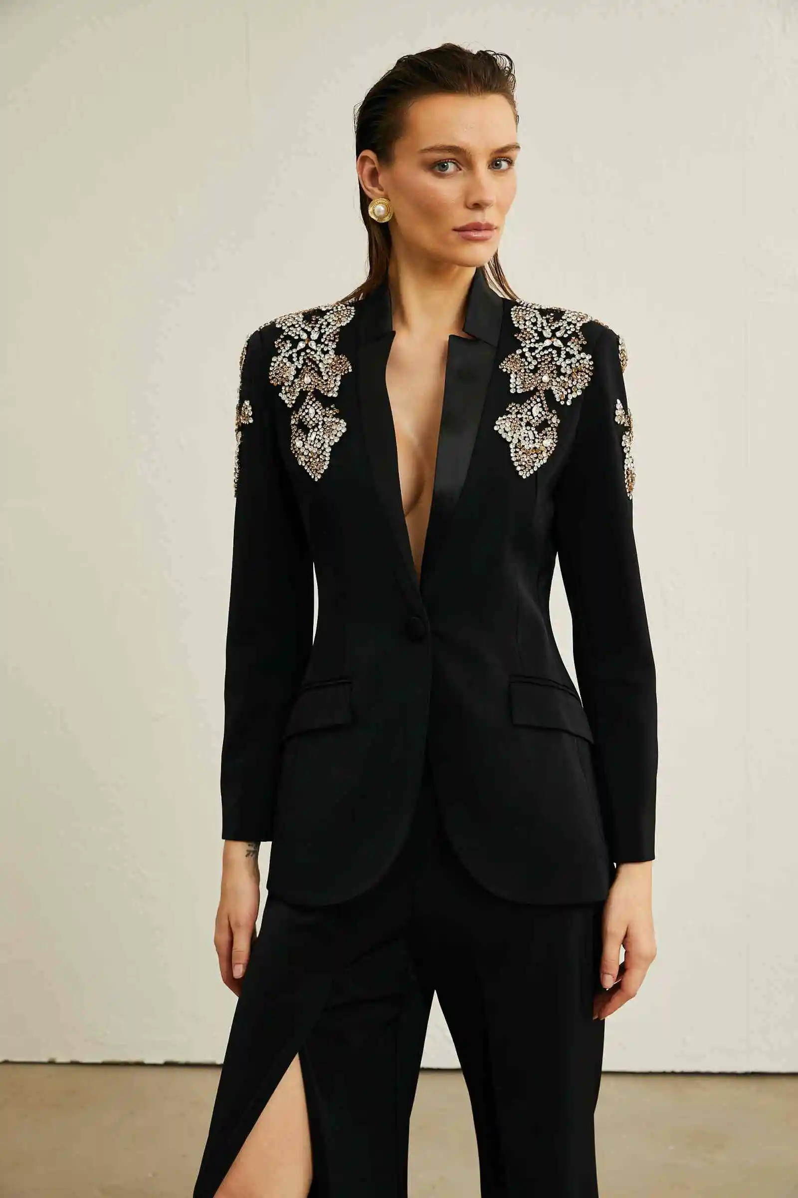 Sexy V Neck Women Suits Blazer 2 Pieces Set Luxury Beaded Applique Jacket Customized Slit Pants Party Power Gown