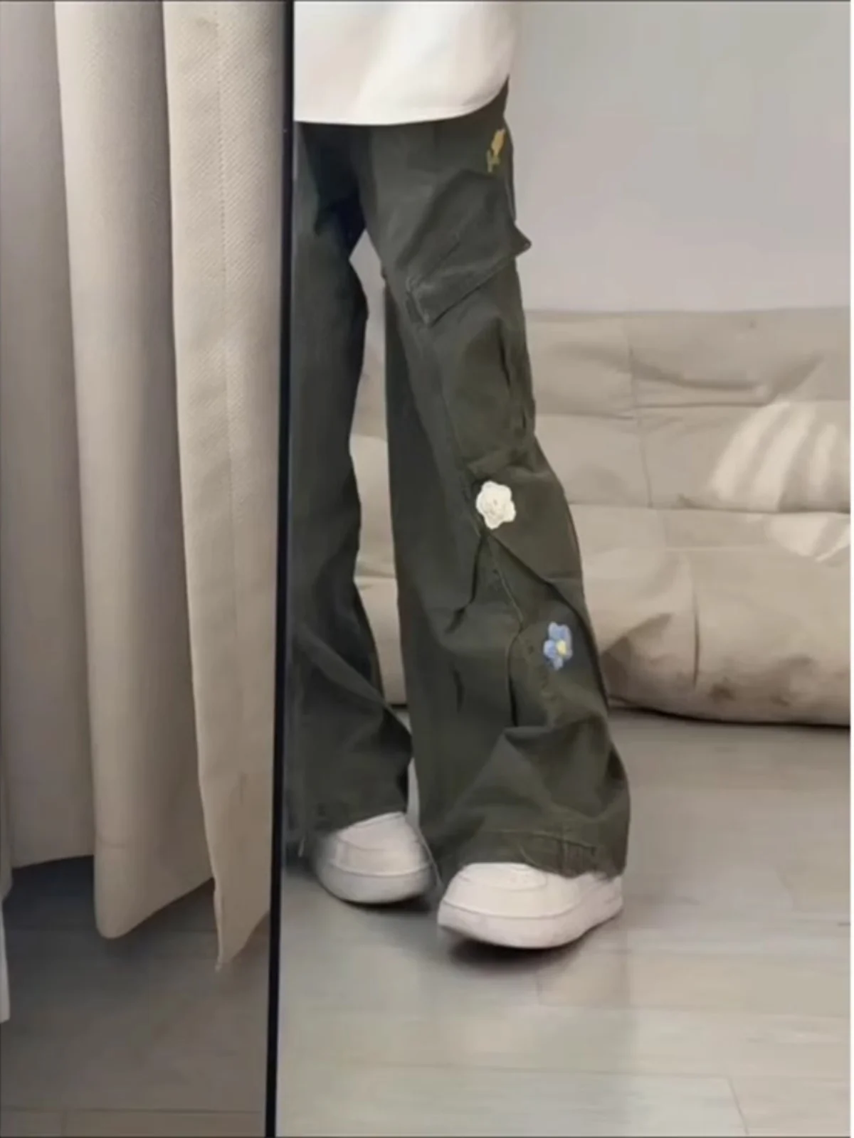 

Men's Straight Leg Jeans Floral Embroidery Wide Leg Slimming Pants Multiple kets Retro American Workwear Trousers