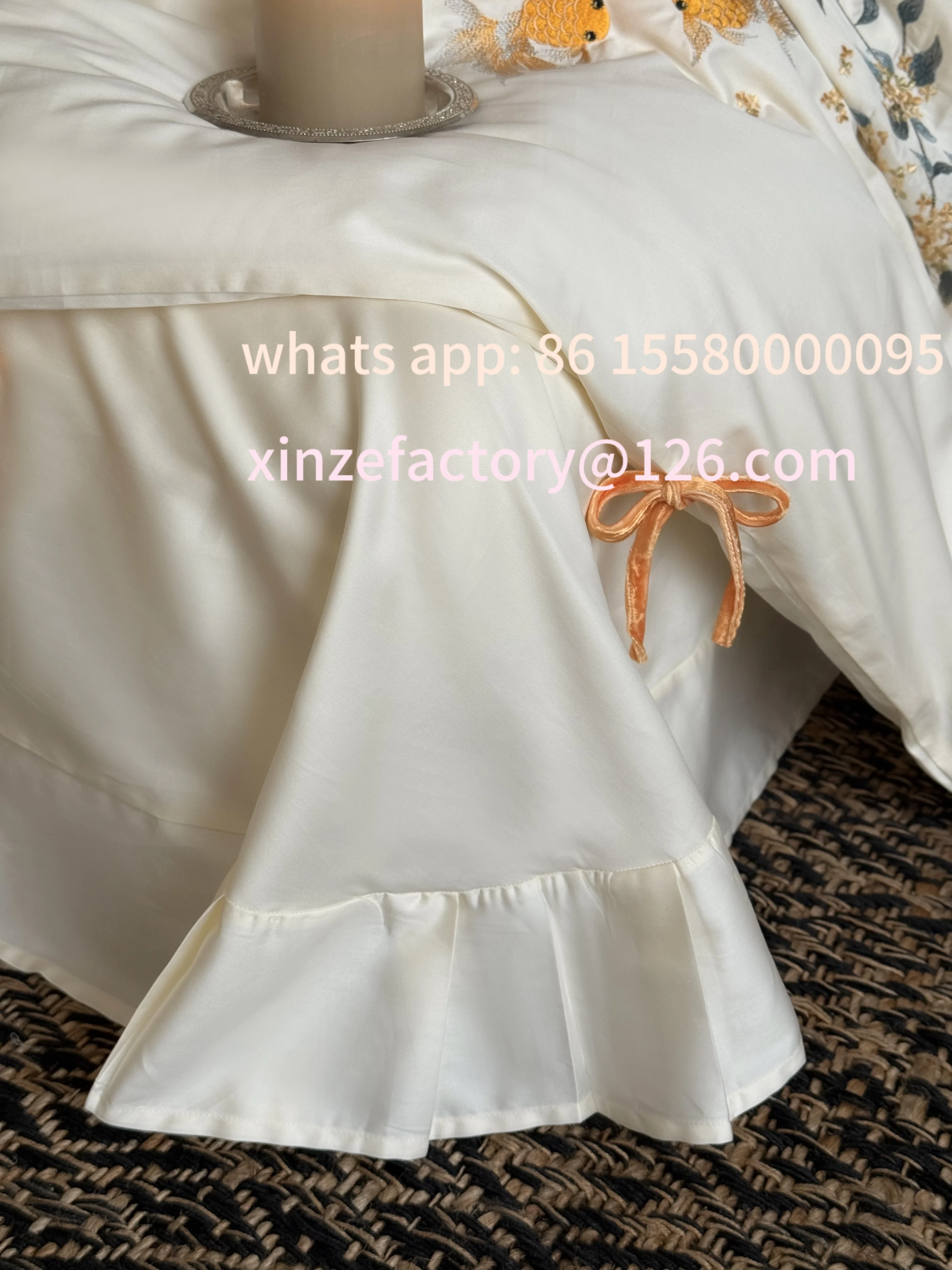 فراش مكون من أربع قطع أنيقة قابلة للتخصيص