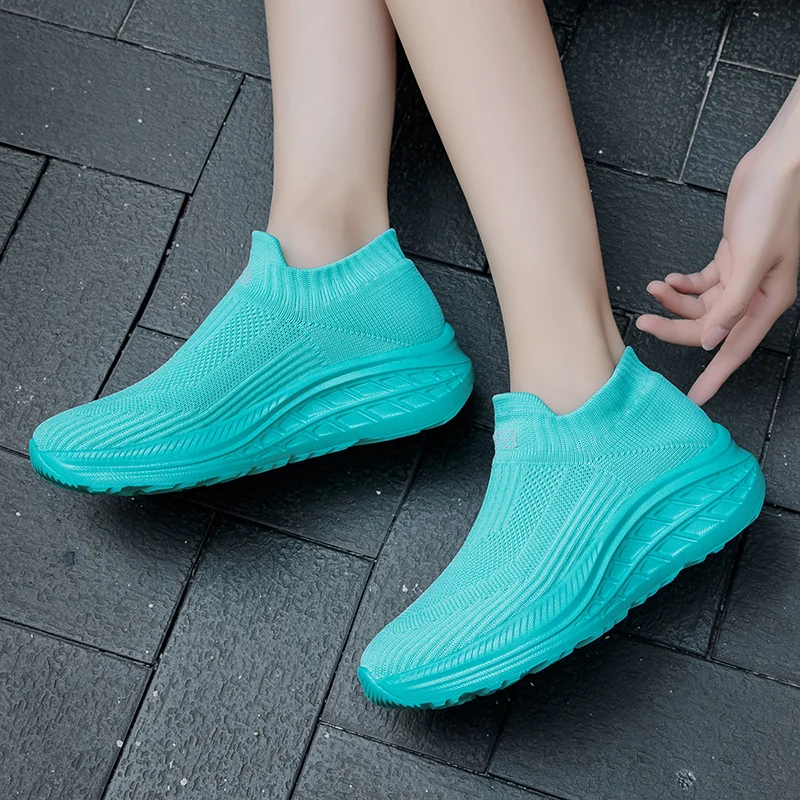 2024 Women\'s Casual Sports Socks Sneakers Fashionable Thick Sole Air Cushion, Elevated Sloping Heel Rocking Shoes Running shoes