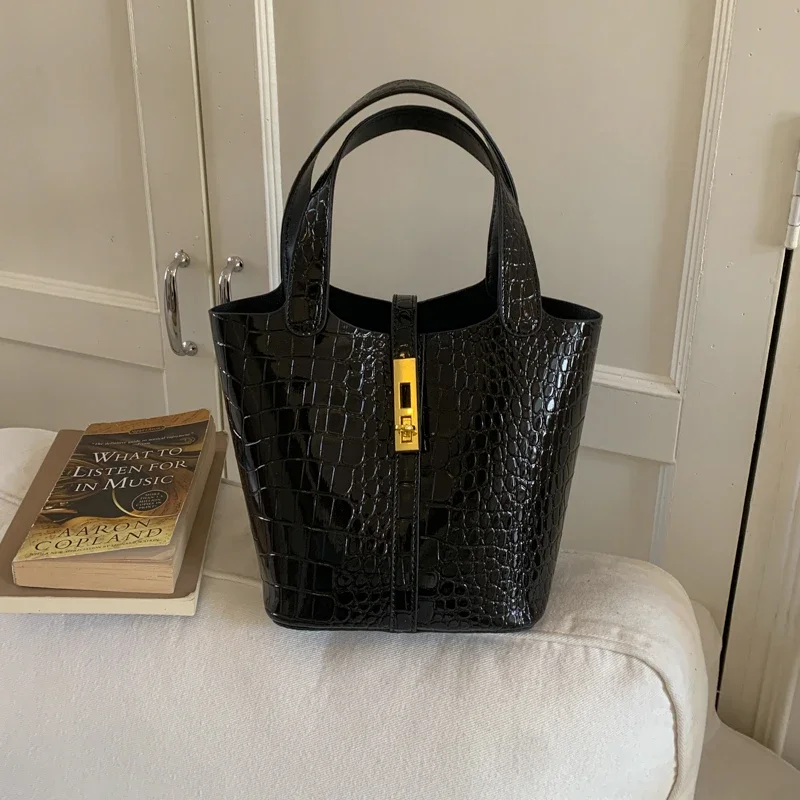 

High-End Unique Shopper Bag for Leisure Women Large Capacity Eco-Friendly Solid Color Simple Vintage Fashion Style