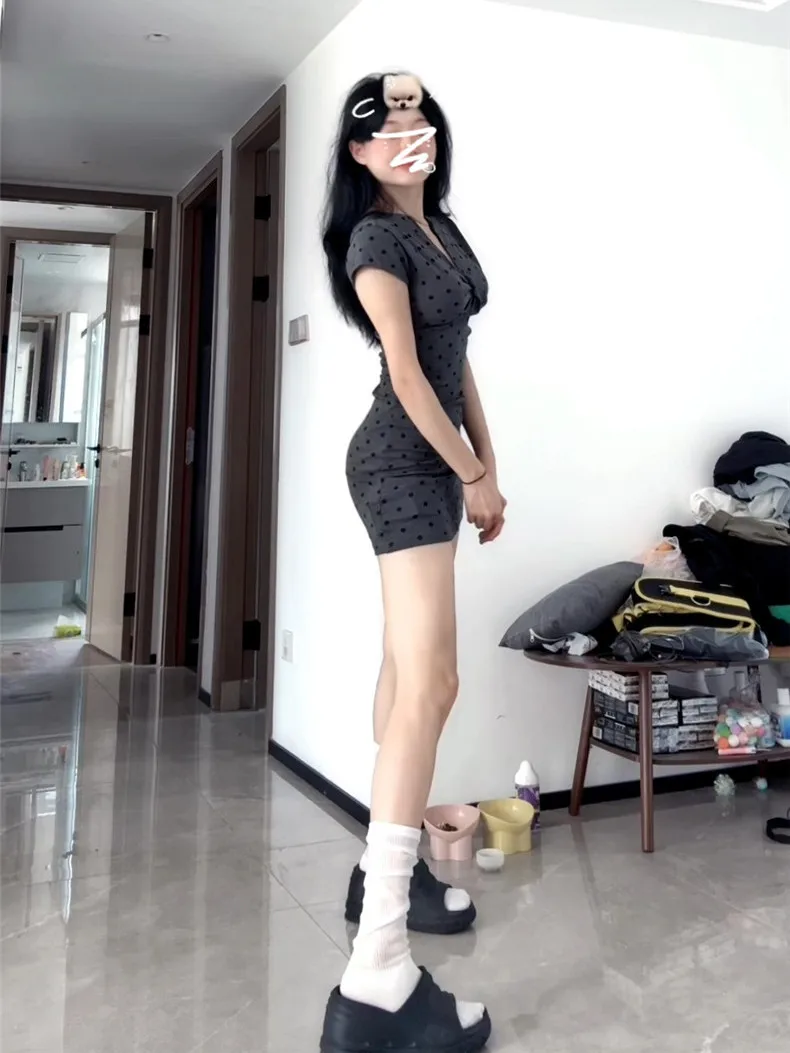 กระโปรงทรงเอวสูงลายจุดเซ็กซี่ รุ่นใหม่ประจำฤดูร้อนปี 2025 สำหรับผู้หญิง ทรงเข้ารูป กระชับเอว สไตล์เกาหลี